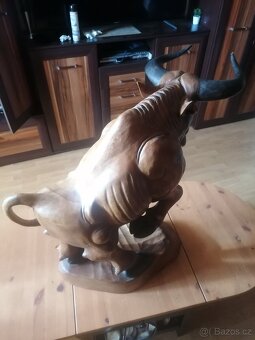 Dřevěná socha býka - 2