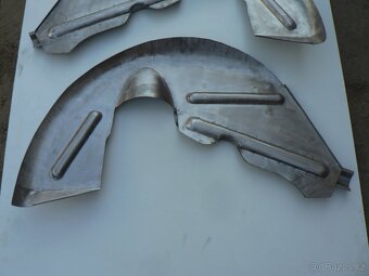 Vnitřní část zadního podběhu Tatra 603 - 2