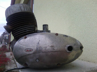 Jawa 350/360 - motor,výfuky s koleny,plechy pod z.blatník... - 2