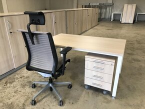 Prodám kancelářské stoly Narbutas - 2