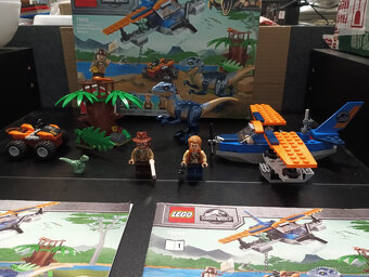 LEGO Jurassic World 75942 Velociraptor: Biplane Rescue Missi - 2