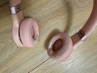 Růžová sluchátka JBL live460 NC - 2