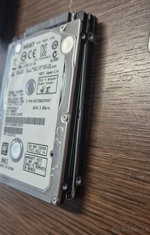 Pevné disky SATA 2.5" Hitachi 250GB. Posílám. - 2