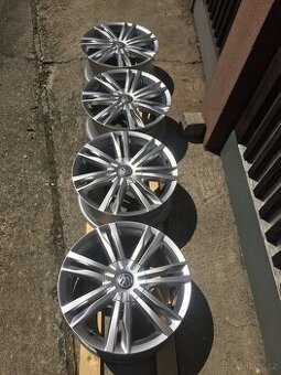 ALU VW Golf R17 7Jx17 ET49 5x112 originál VW Geneva - 2