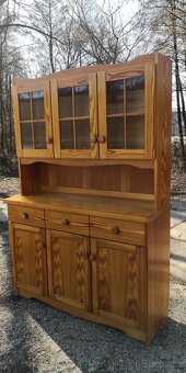 Masivní příborník - 2