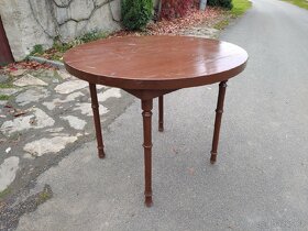 Kulaty dřevěný stůl - 2