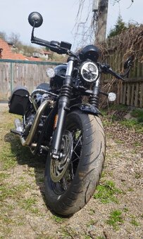 Triumph Bonneville Bobber - 2