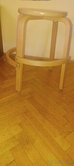 Kulatá stolička nová - 2