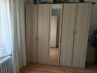 Stěna skříní+ malá skříň - 2