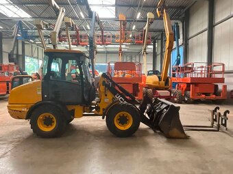 KLOUBOVÍ NAKLADAČ JCB 406 B - 2