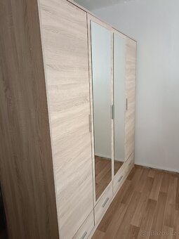Skříň a válenda. - 2