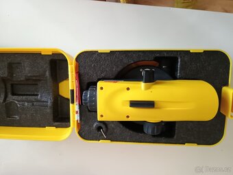 Nivelák Leica NA 324 + teleskopický stativ - 2
