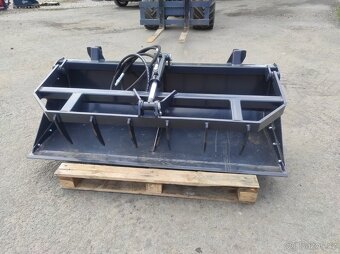 Lopata s přídavným hydraulickým drapákem - přidržovačem - 2
