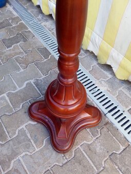 Stojan na kabaty - 2