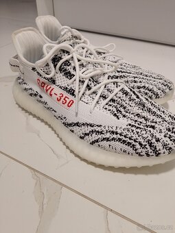 Tenisky inspirované modelem Yeezy Boost 350 V2 (Zebra). - 2