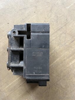 Audi A6 C6 rozdělovač vzduchu - 2