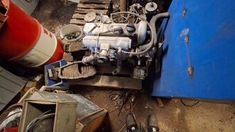 MERCEDES 115 123 - 2