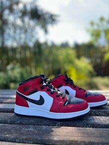 Air jordan 1 chicago mid black toe - 2