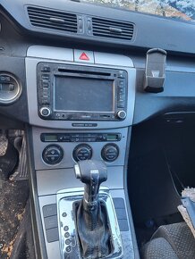 Prodám na díly passat b6 combi 2.0 tdi 125kw dsg - 2