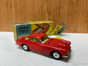 Corgi Toys Aston Martin DB4 - 2