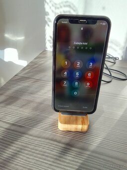 Prodám Apple 11 black 64 GB-pěkný stav - 2