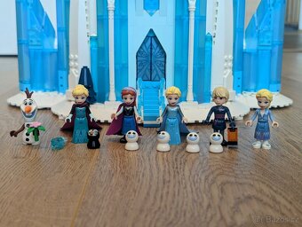 LEGO 43197 Ledový zámek - 2