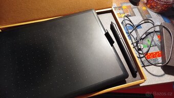 One by Wacom medium grafický tablet - 2
