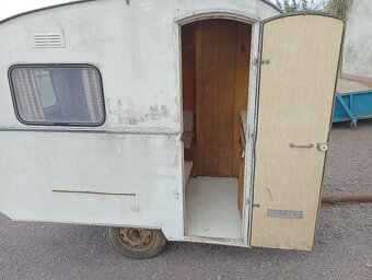Obytný přívěs karavan chatka - 2