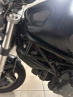 monster 696 ducati - 2