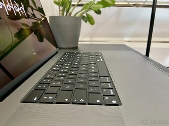 MacBook Pro 16" (2022) – Apple M1 Pro, 32 GB RAM, 512 GB SS - 2