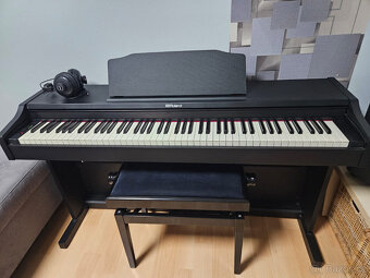 Piano Roland RP 102 bk + Roland RPB-220BK + Superlux HD669 - 2