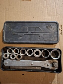 Gola a montážní autolampa, - 2