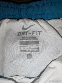 Dívčí kraťasy Nike vel. M (10-12let) - 2