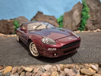 Prodám model 1:18 Aston Martin DB7 - 2