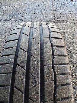235/45/19 Hankook - 2