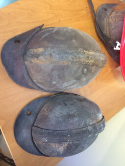 Stará hornická kožená přilba - 2