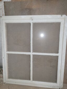 Staré dřevěné okno 120x100cm - 2