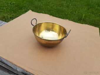 Starou mosaznou mísu, - 2