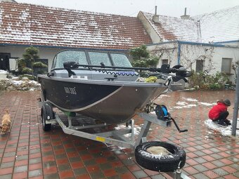 Rybářská hliníková motorová lodka - 2