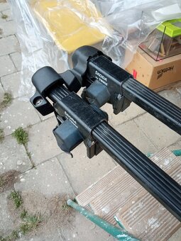 Příčníky ŠKODA by THULE – kompletní, výborný stav - 2