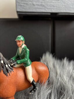 Schleich kůň + jezdkyně - 2