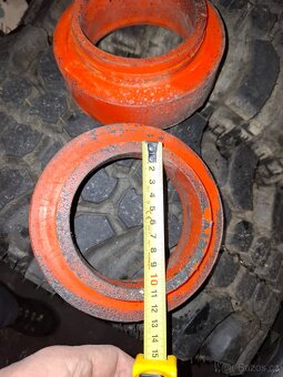 Podložky pod pera Land Cruiser - 2