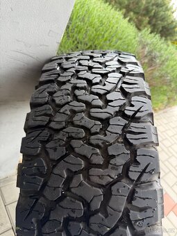 1x BFGoodrich all-terrain T/A KO2 285/70 r17 - 2