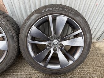 18" Zimny set SKODA Superb 235/45 R18 - 2