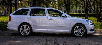 Škoda Octavia Combi RS2 2.0 TFSI RS DSG - 2