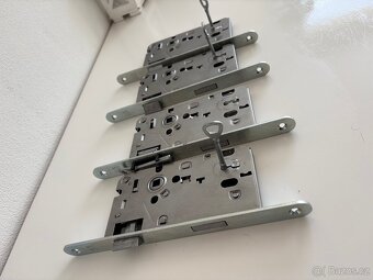 Nový zadlabací zámek Assa Abloy - 2