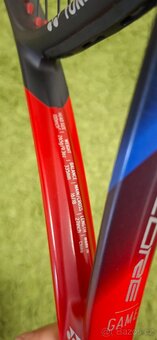 Prodám raketu Yonex VCore - 2