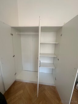 Bílá šatní skříň se zrcadly - 2
