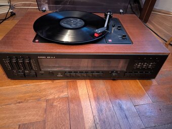 Prodám retro-gramofon s rádiem zn.TESLA - 2