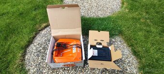 Rychlonabíječka a akumulátor STIHL - 2